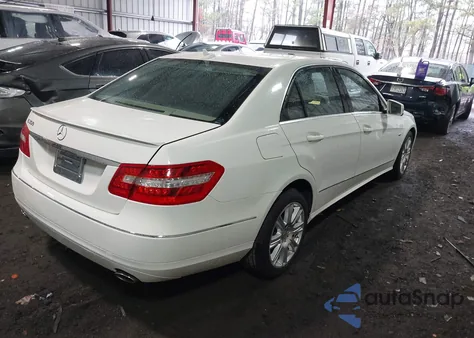 2012 Mercedes-Benz E 350 z USA, uszkodzony, nr VIN WDDHF5KB8CA552041